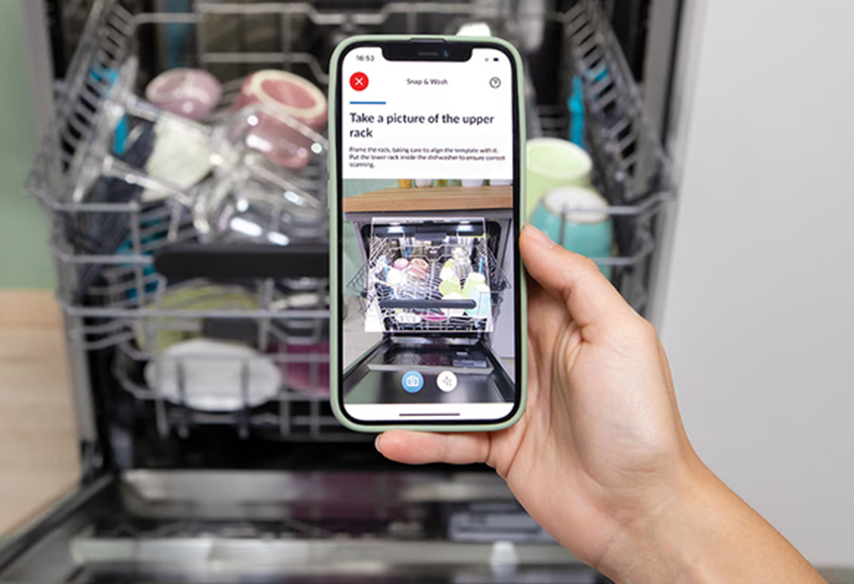 Απεικονίζεται η χρήση της hOn σε γεμάτο κάδο.